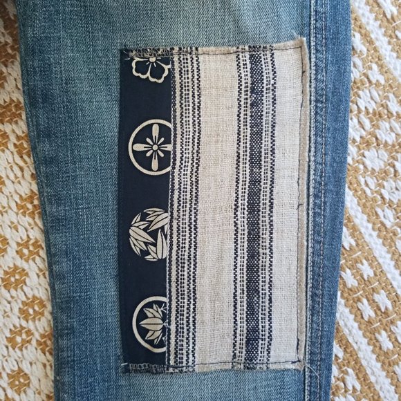7 For All Mankind "A" Pocket Jeans Size 27 | Distressed | Patched | Boho - Picture 5 of 6